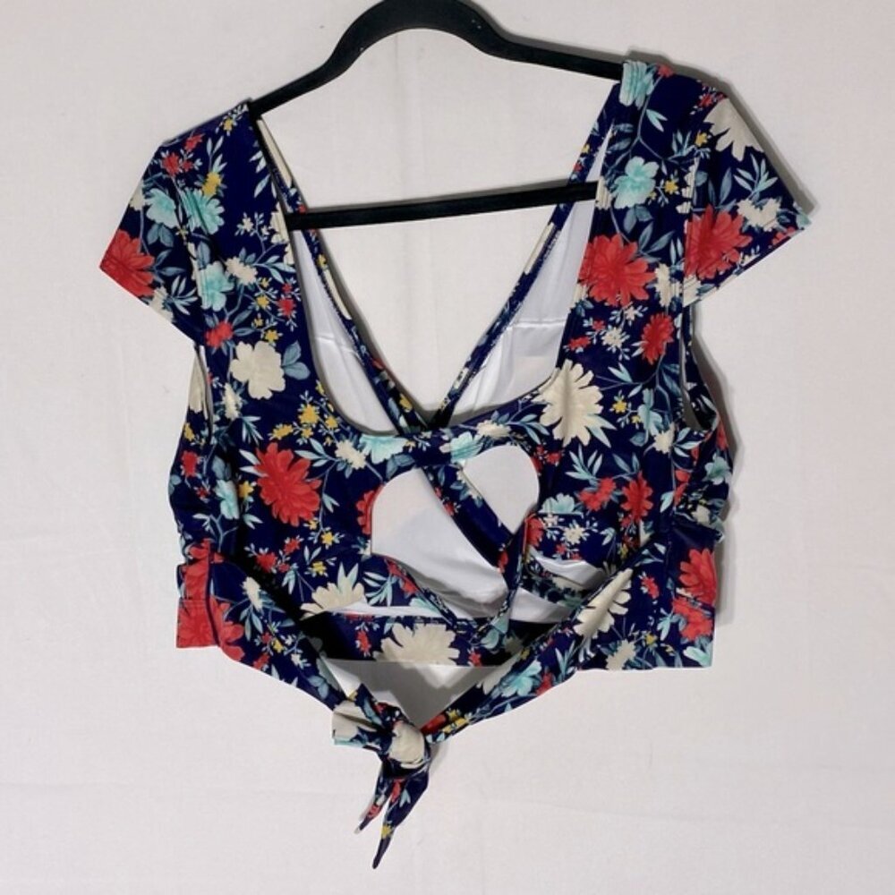 5/$25 Old Navy Navy Blue Red Floral Print Wrap Bikini Top Swim Top 2XL - Picture 10 of 11